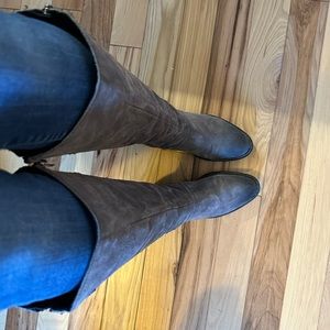 Distressed, sueded Born Fannar gray/brown boots. Gently used.